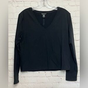 Athleta Essential V-Neck Top in Black